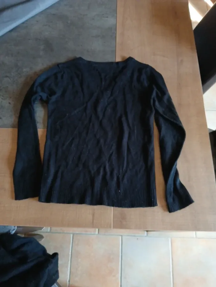 Pull hello kitty noir col v taille M - photo numéro 2