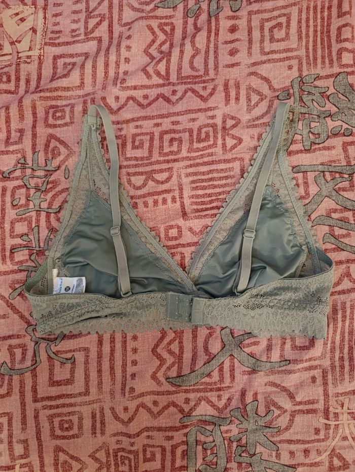 Soutien gorge vert a dentelle - photo numéro 2