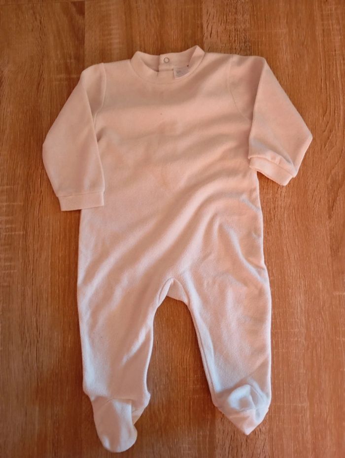 Lot pyjamas hiver 6 mois - photo numéro 2