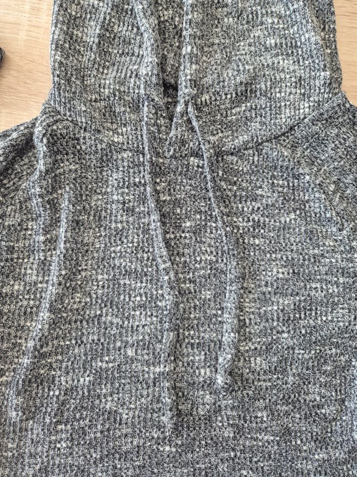 Sweat à capuche Gymshark, modèle crop (court) - photo numéro 3