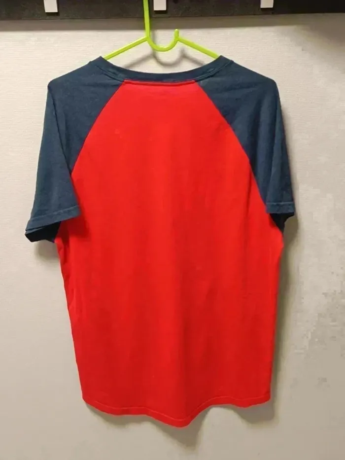 🟥 T-shirt Hollister rouge et bleu marine 🟦 - photo numéro 6