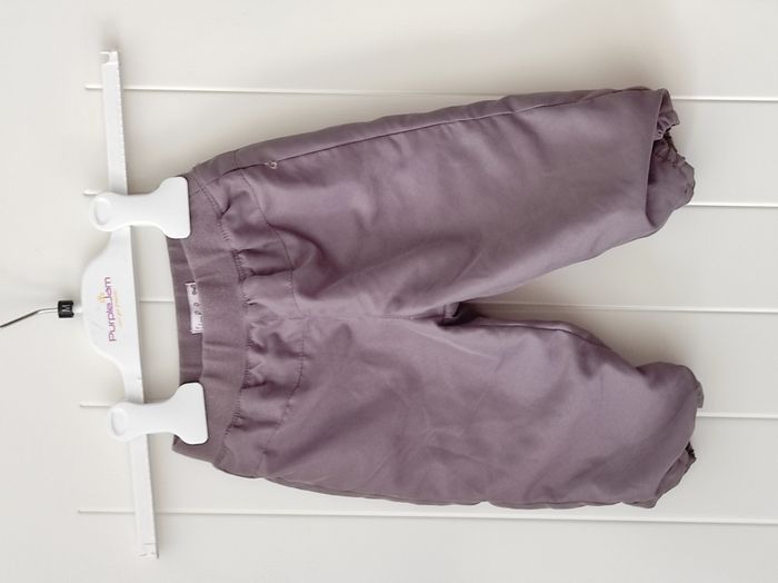 👶 Pantalon bébé fille 9 mois – Gris violet – Très bon état - photo numéro 2