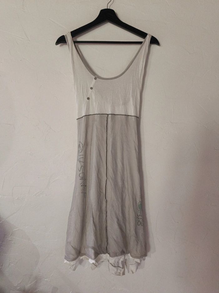 Robe T4 en très bon état