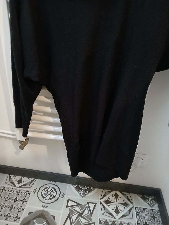 Robe courte noire , manches chauve souris,  col  roule - photo numéro 2