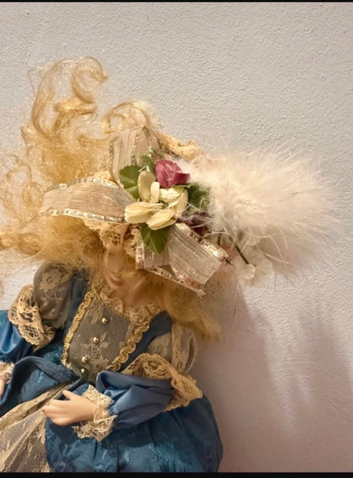 Poupée en porcelaine🪆 - photo numéro 3