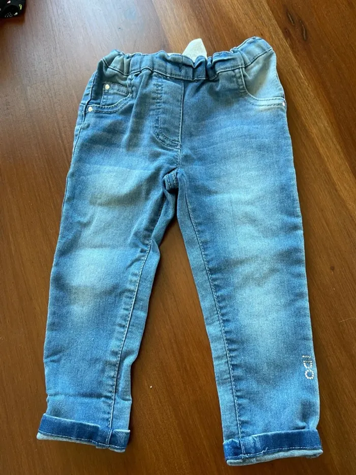 Lot de 3 jeans taille 2 ans très bon état. - photo numéro 8