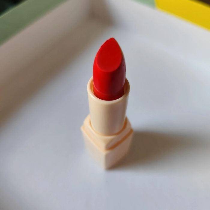 Rouge à lèvres rouge - on wednesday's - photo numéro 2