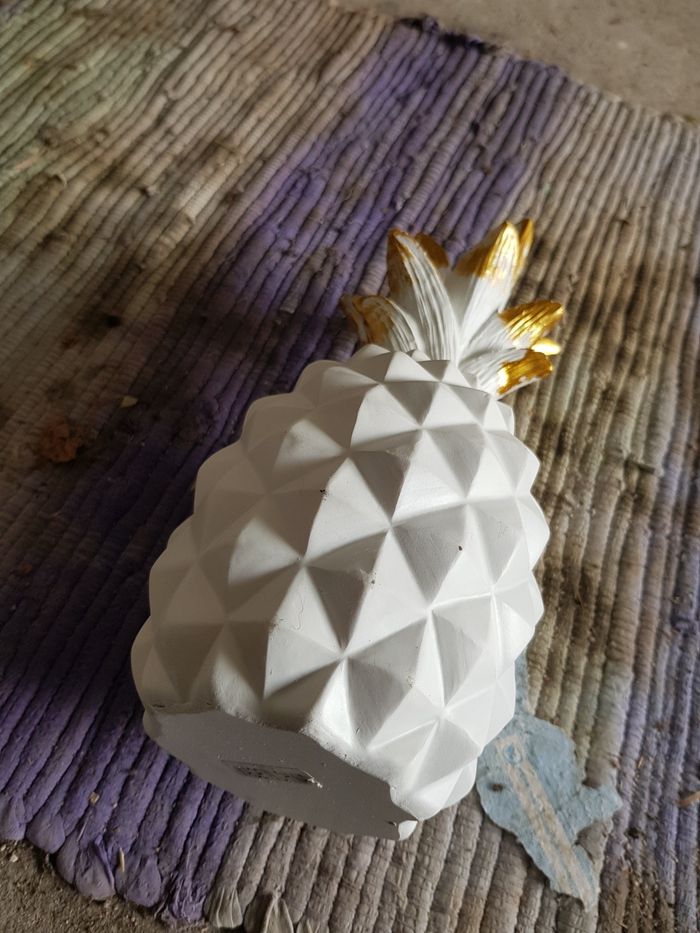Ananas décoratif en résine - photo numéro 2