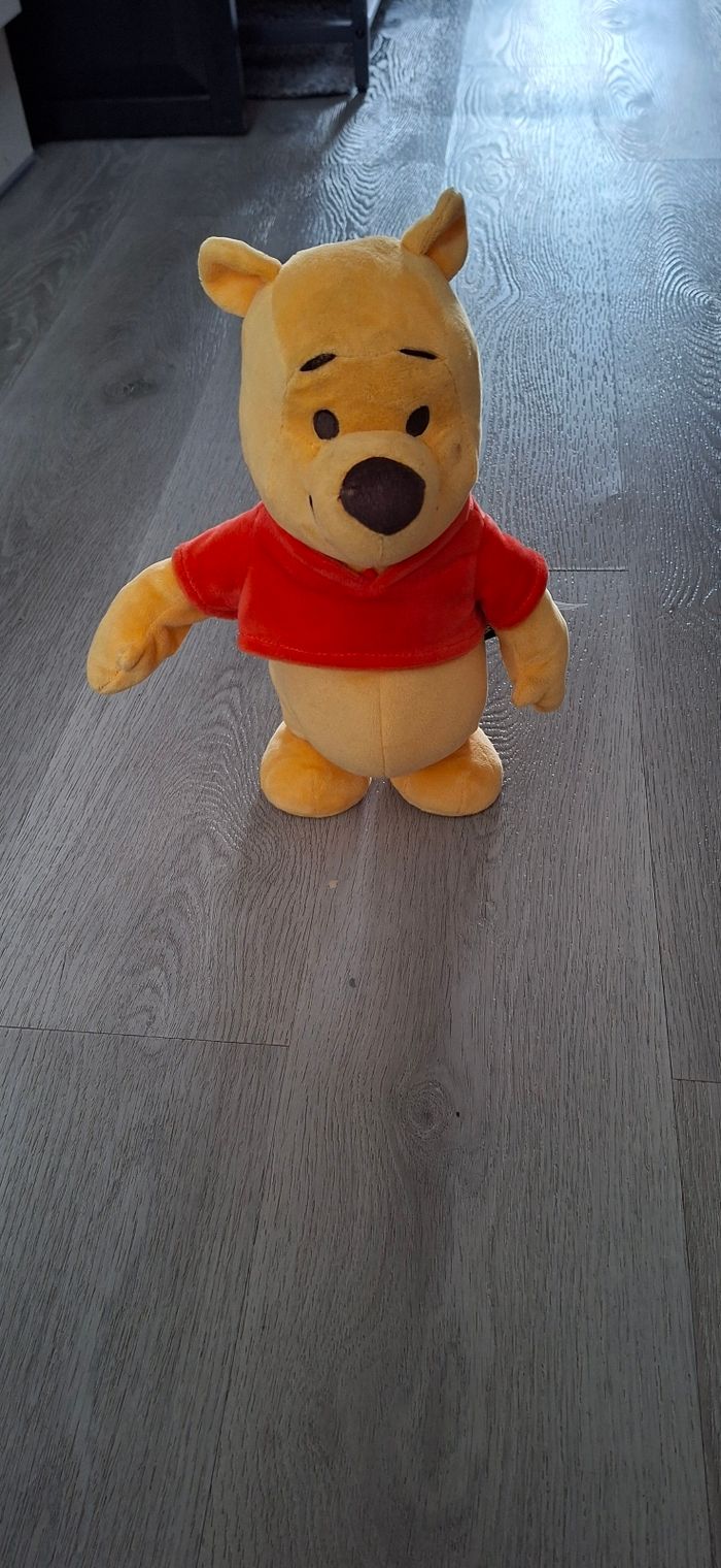 Peluche Winnie l'ourson,marche,parle et chante - photo numéro 2