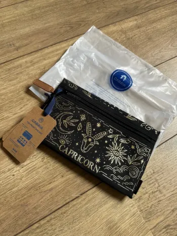 Pochette Cabaïa édition limitée Capricorn