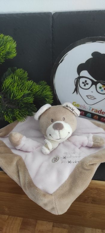 doudou ours nicotoy marron beige rose crème croix roue rond écharpe DD003107