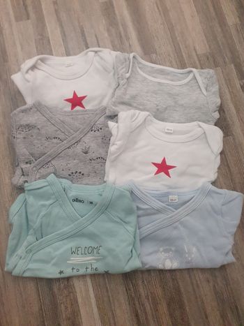 Lot 6 bodies manche longue en taille 3 mois