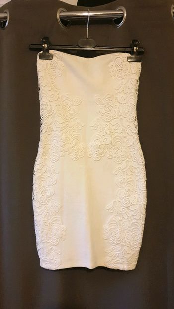 Robe bustier blanche avec broderie