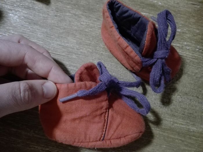 Chaussons bébé naissance mixte fille garçon ocre violet