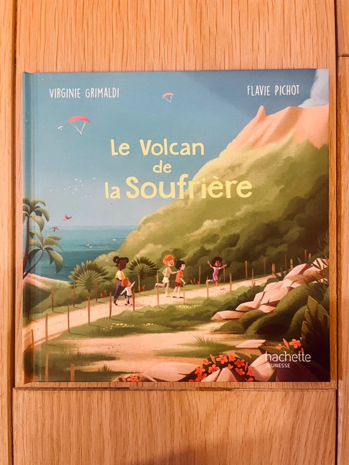 Livre Le volcan de la soufrière de Virginie Grimaldi