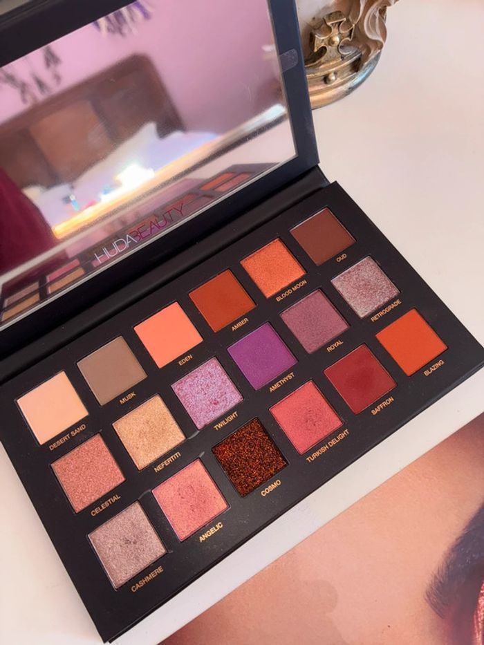 Palette Desert Dusk, 18 fards, Huda Beauty. - photo numéro 3