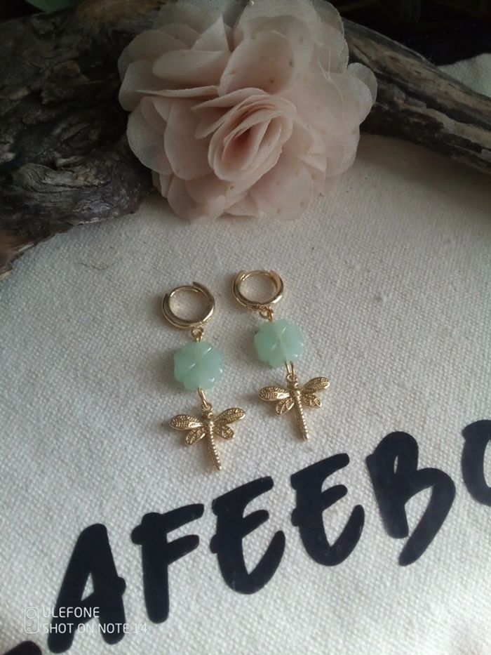 Boucles d'oreilles libellules et trèfles à 4 feuilles verts