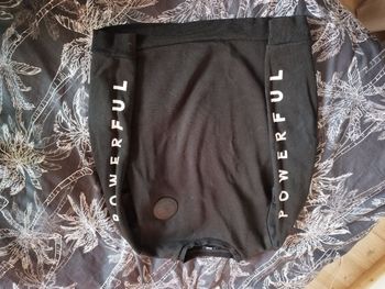 Pull noir
