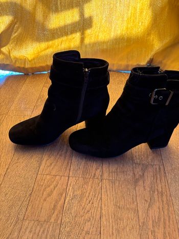À vendre bottines noires Minelli