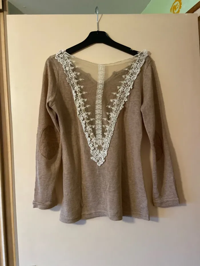 Pull avec dentelle - photo numéro 3