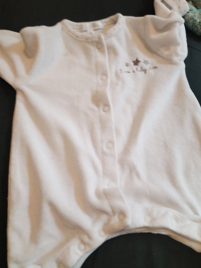 Lot pyjamas 1 mois - photo numéro 7