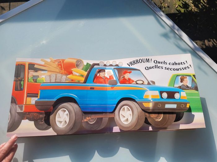 Superbe livre Pop-up Vrrroum! Mango jeunesse, À chaque page, un camion surgit! 62 - photo numéro 8