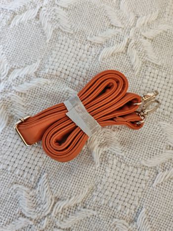 Bandoulière orange neuve pour sac en similicuir type nubuck