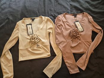 2 hauts neufs amisu taille S