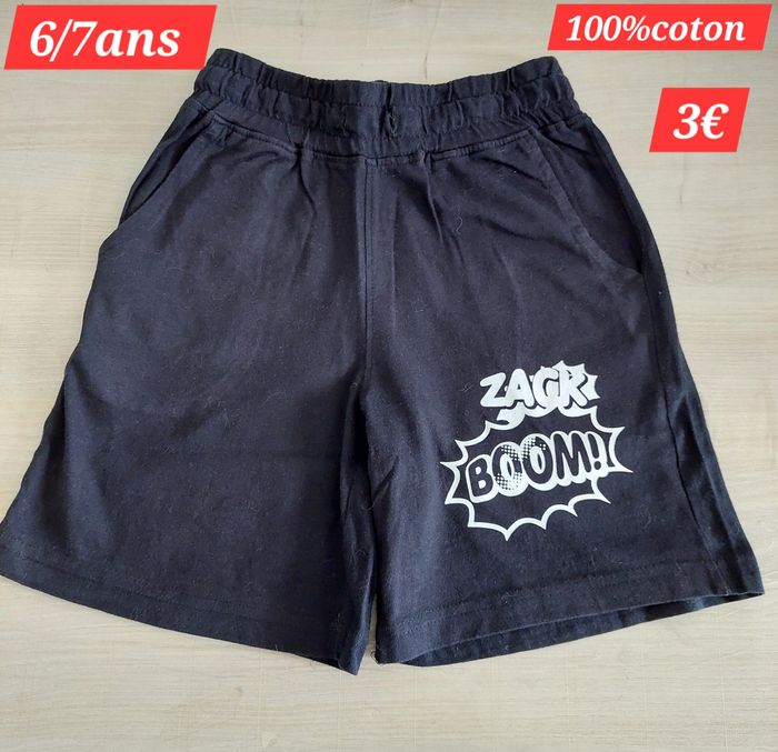 Short garçon 6/7ans écrit Boom