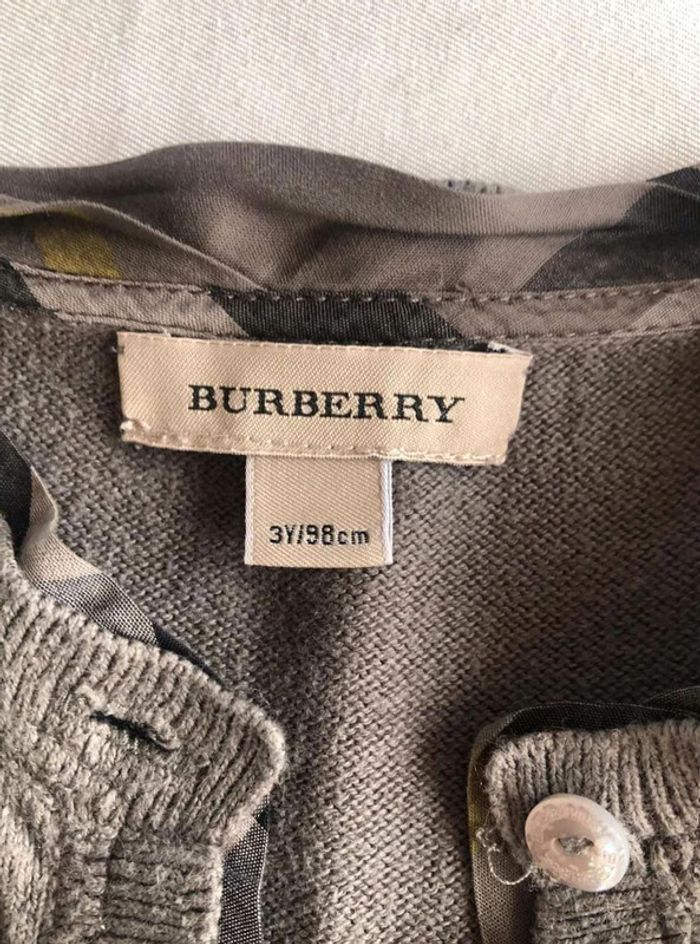 Gilet  Burberry authentique 3 ans  en parfait  état - photo numéro 2