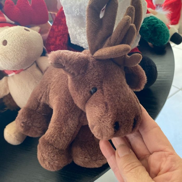 Lot décoration de Noël peluches et 3 bonnets père noël neufs - photo numéro 2