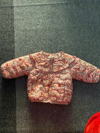 Veste fille 6 mois  quasiment neuve