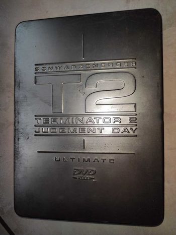 Boite métal vide Terminator 2