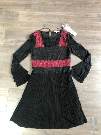 Très jolie robe Morgan taille XS neuve bordeaux en dentelle