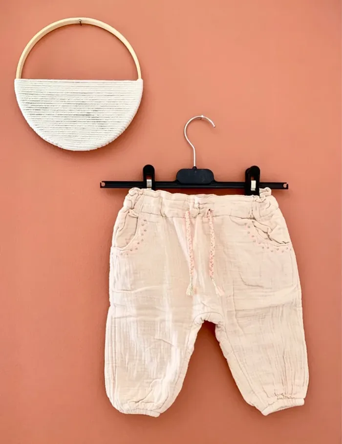 🌸 Pantalon en gaze de coton rose poudré TAO – 9 mois
