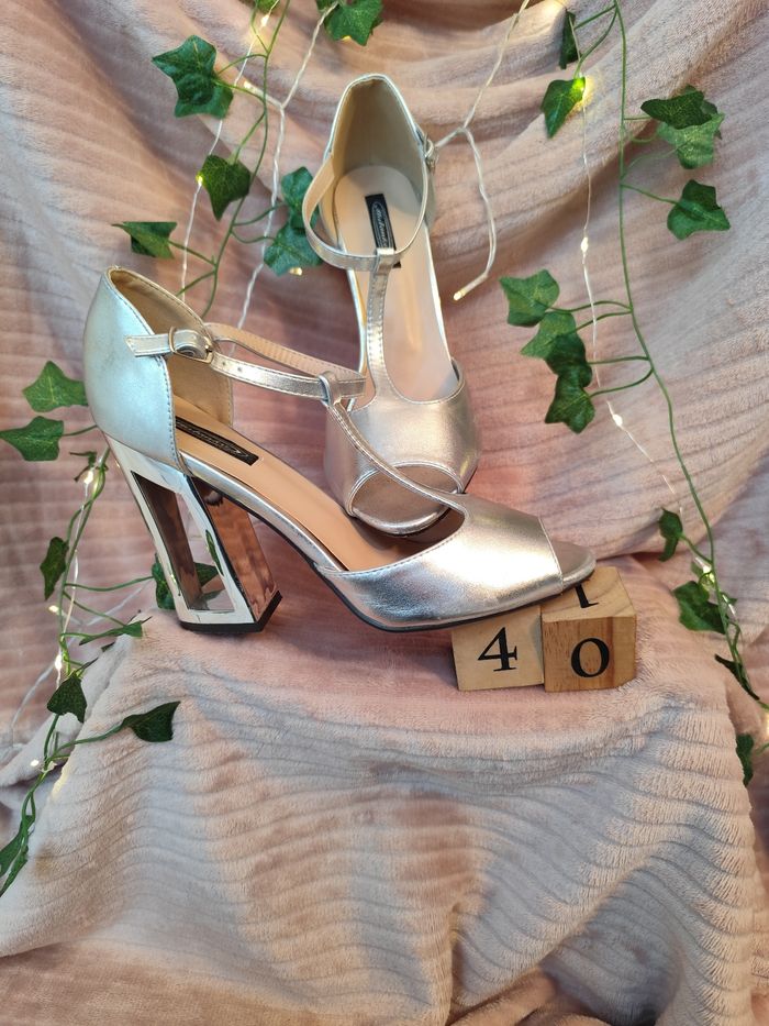 Chaussures à talons pointure 40