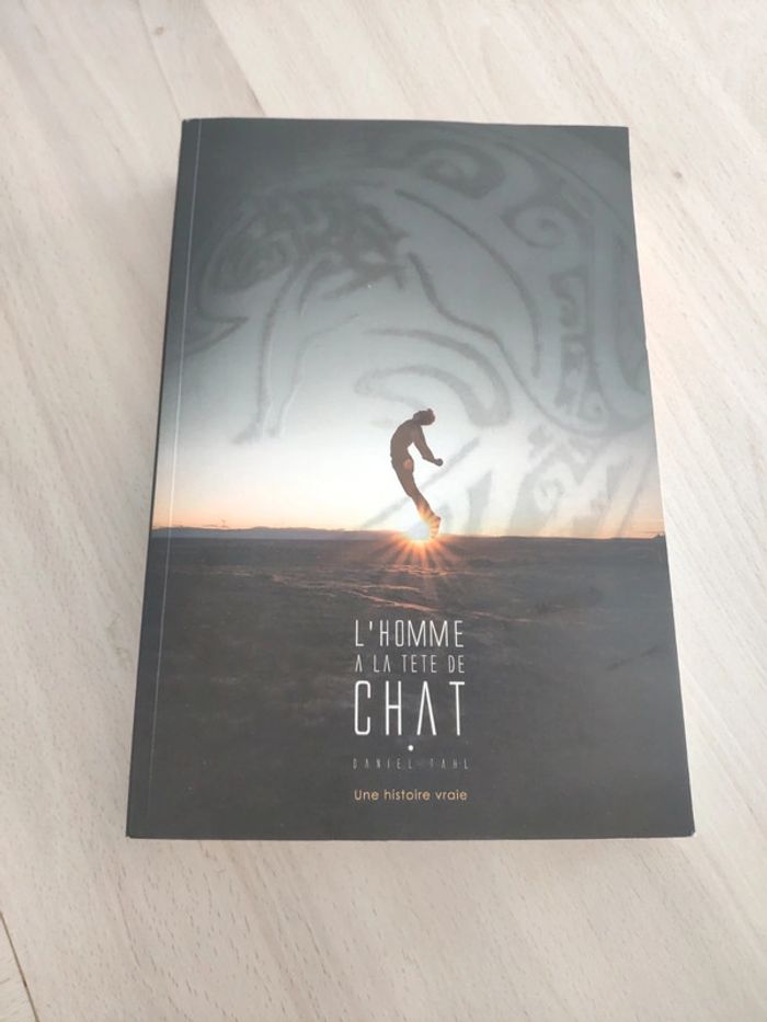 Livre grand format L'homme à la tête de chat Tahl histoire vraie