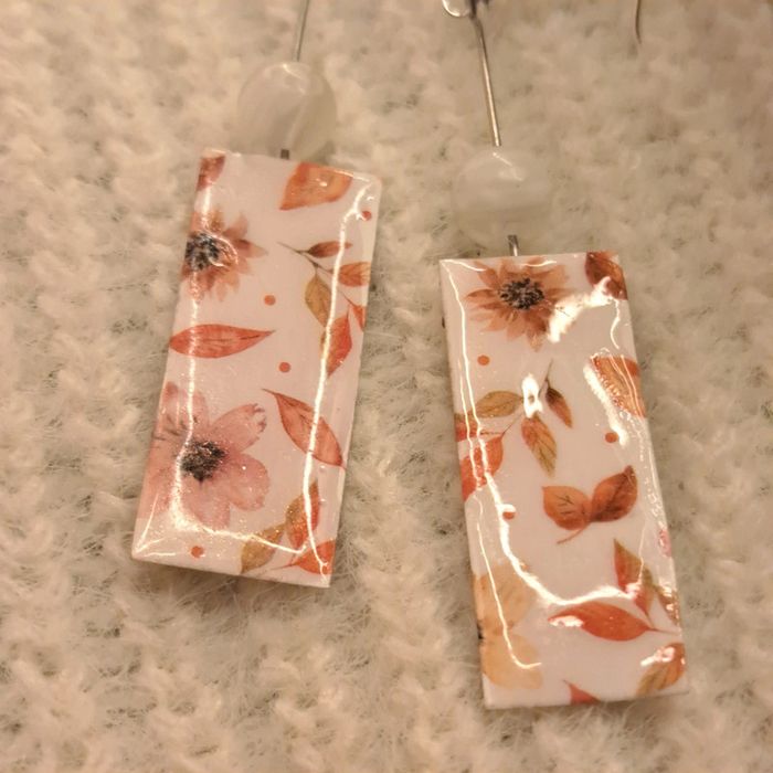 Boucles d'oreilles pendante rectangulaire orange et blanche - photo numéro 4