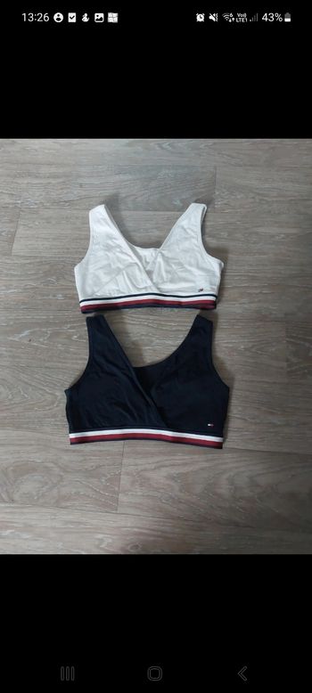 Lot de 2 brassières 12 ans neuve