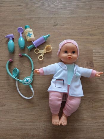 Poupon bébé parleur et accessoires