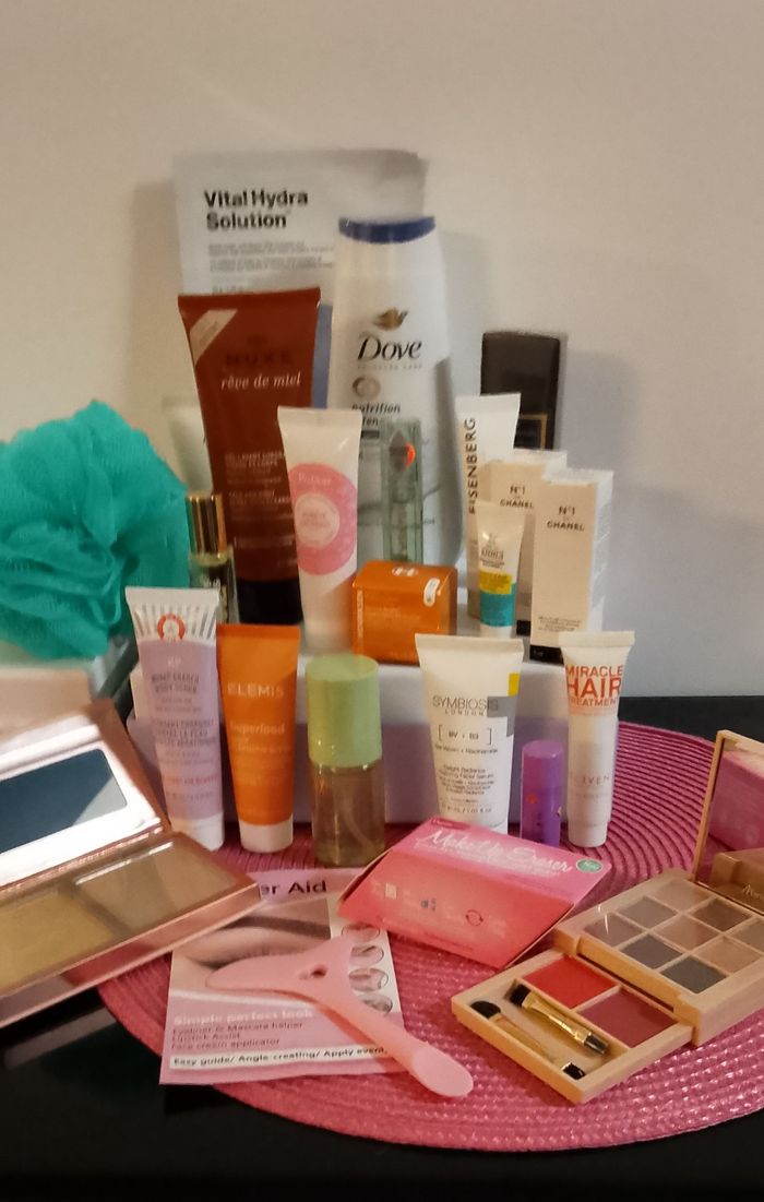 Lots 25 cosmétiques - photo numéro 2