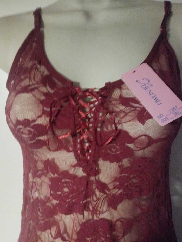 Nuisette neuve avec étiquette imitation dentelle fushia taille M ou L avec string au choix pour la taille - photo numéro 3