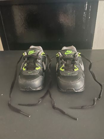 Paire de baskets bébé Nike 19,5