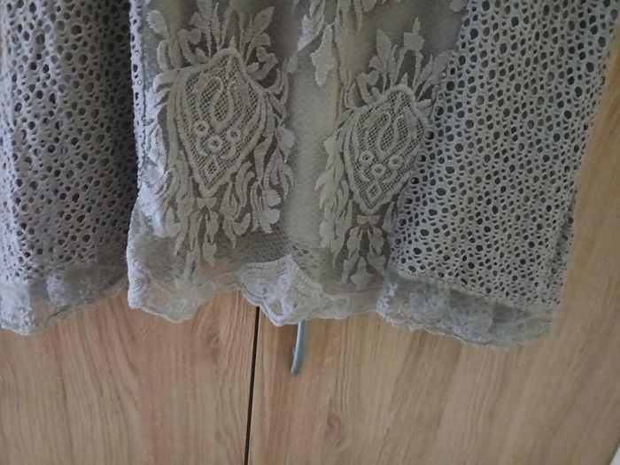 Tee-shirt ou tunique prix négociable - photo numéro 3