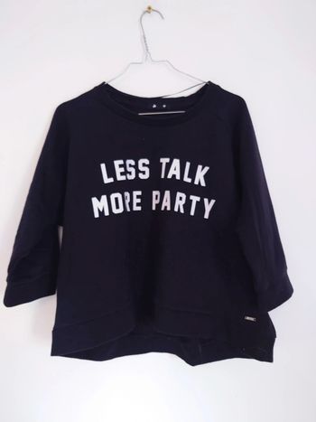 Pull less talk more party taille M - dressing trié par tailles