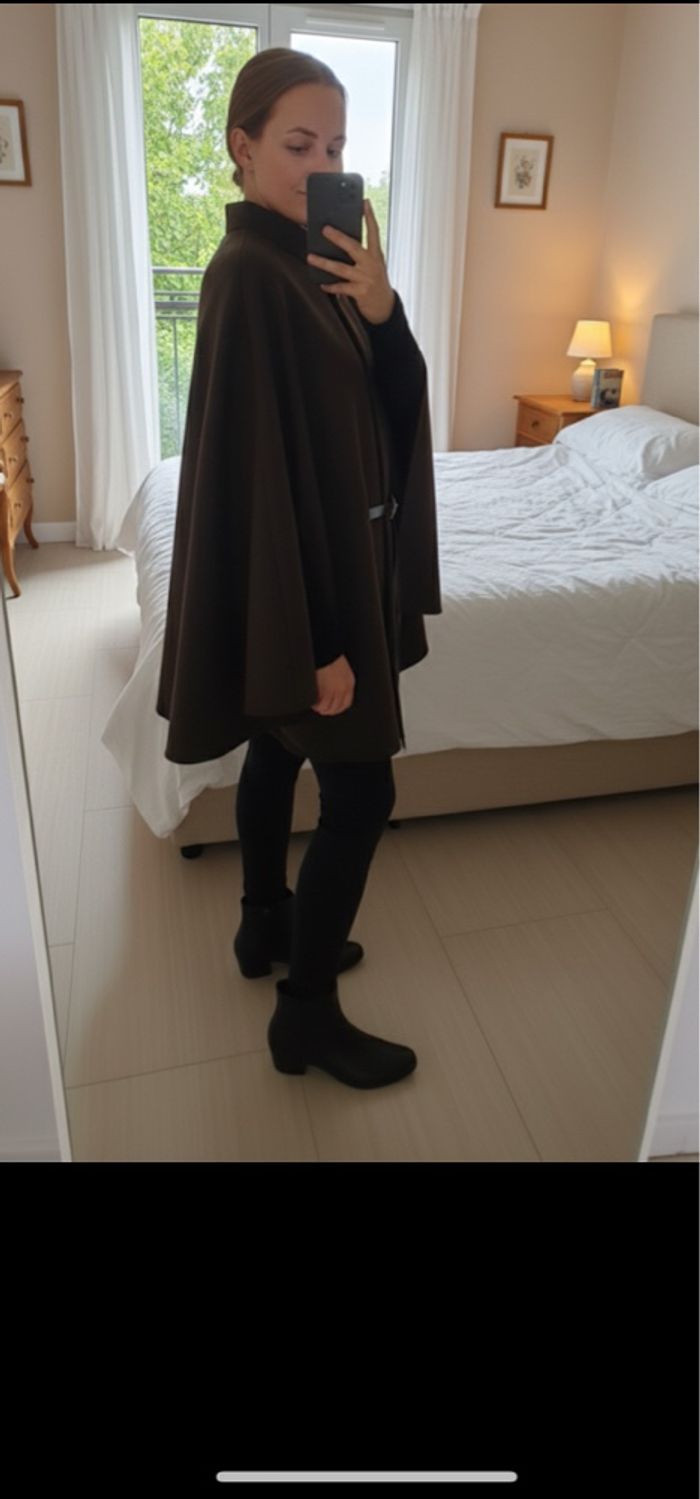 Cape noir très stylée 👌🏻