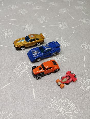 Lot 4 petites voitures