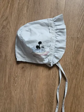 Chapeau bébé fille en broderie mickey