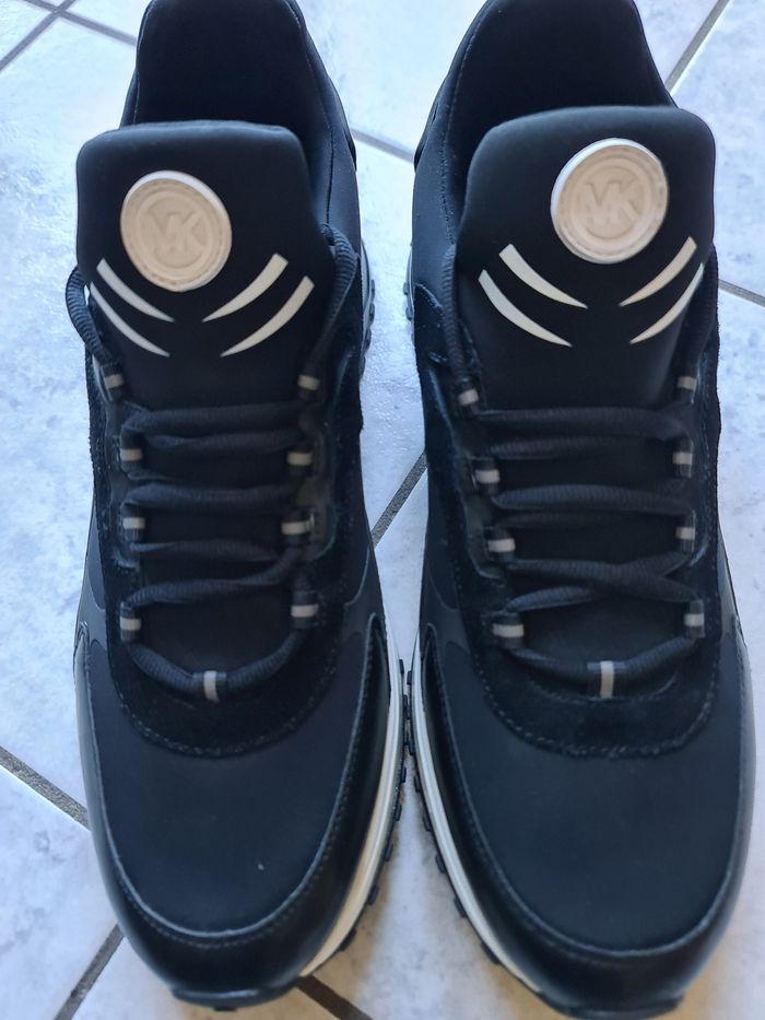 Baskets Michael kors noires neuves  pointure 45 - photo numéro 2