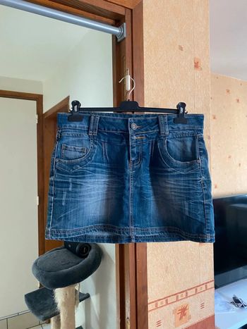 très jolie Jupe en jeans taille XL marque MIM